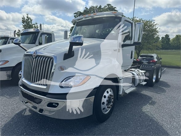 2019 INTERNATIONAL LT - image 1 of 6