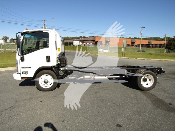 2024 ISUZU NPR HD - image 2 of 6