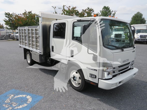 2024 ISUZU NPR HD - image 3 of 6