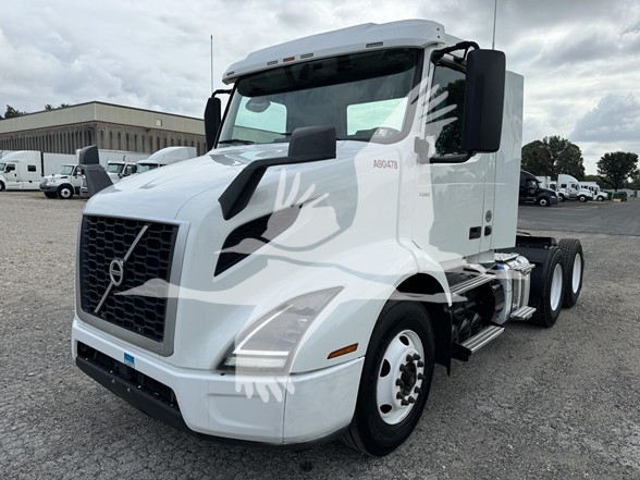 2019 VOLVO VNR64T300 - image 1 of 6