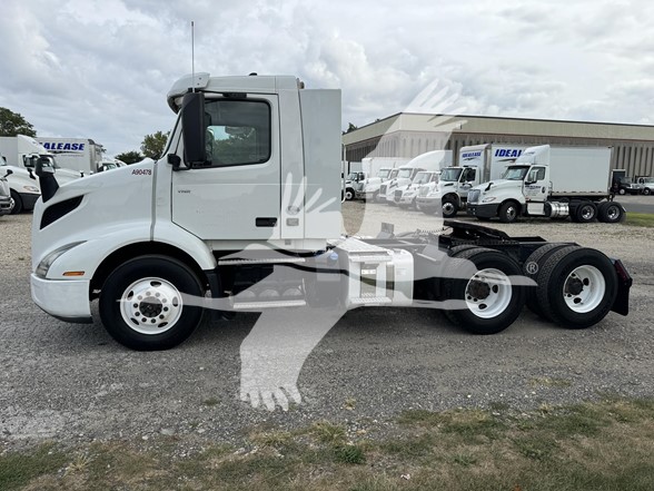 2019 VOLVO VNR64T300 - image 2 of 6