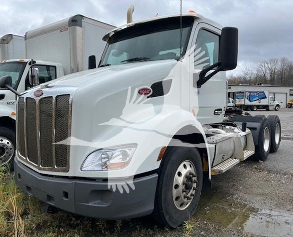 2015 PETERBILT 579 - image 1 of 6